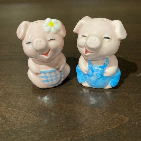 Vintage Hand painted Pig Piglet Salt & Pepper Shakers Set - Picture 1 of 10